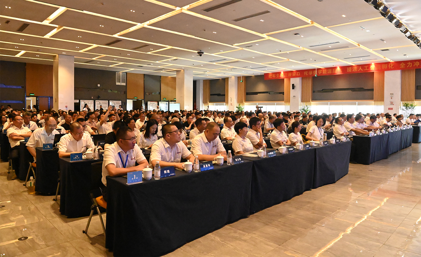 踔厲奮發(fā)四曲線，乘風(fēng)破浪十五五——銀輪股份2025年度戰(zhàn)略研討會(huì)綜述